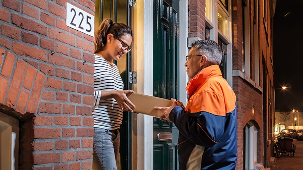 Problemen bij PostNL door Black Friday, pakketjes komen later aan