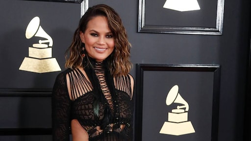 Chrissy Teigen: 'Ik zit niet lekker in mijn vel'