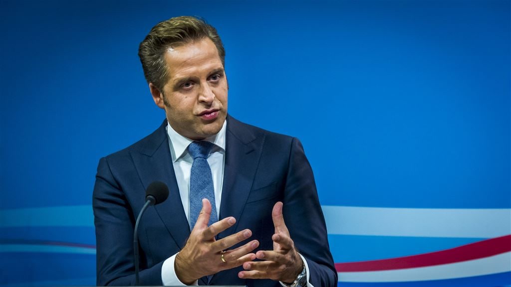 Huidartsen: zonnebankgebruik minister De Jonge 'onverstandig en gevaarlijk'