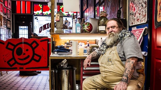 Het gaat iets beter met tattookoning Henk Schiffmacher