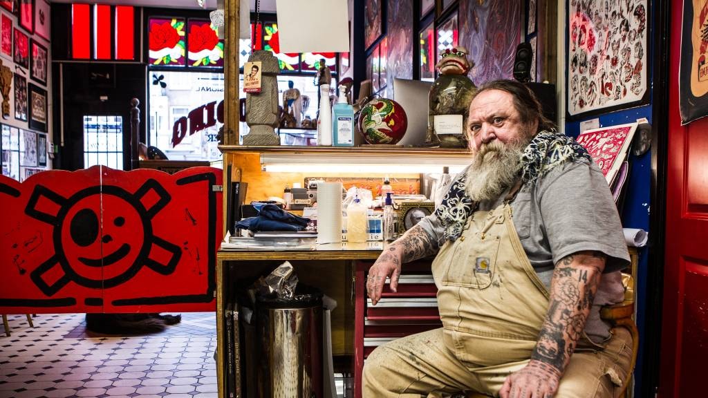 Het gaat iets beter met tattookoning Henk Schiffmacher