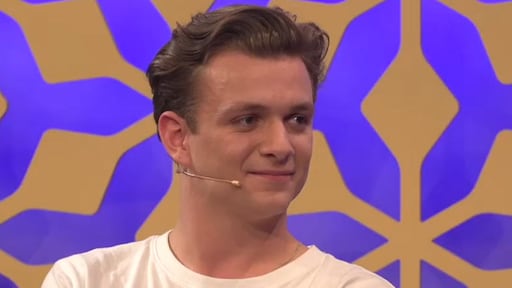 Jurre Geluk heeft maling aan kritiek op zoenende mannen