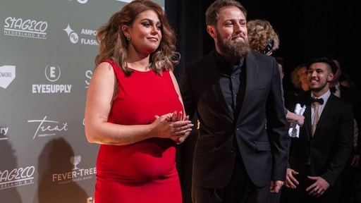 Zwangere Roxeanne houdt aanstaande uit slaap