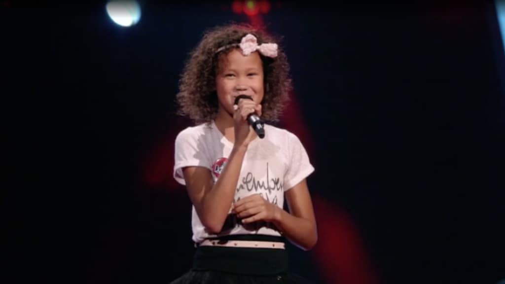 Stiefdochter Ben Saunders steelt show in The Voice Kids