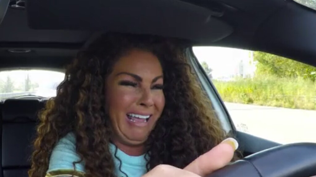 Michella Kox krijgt paniekaanval op de snelweg