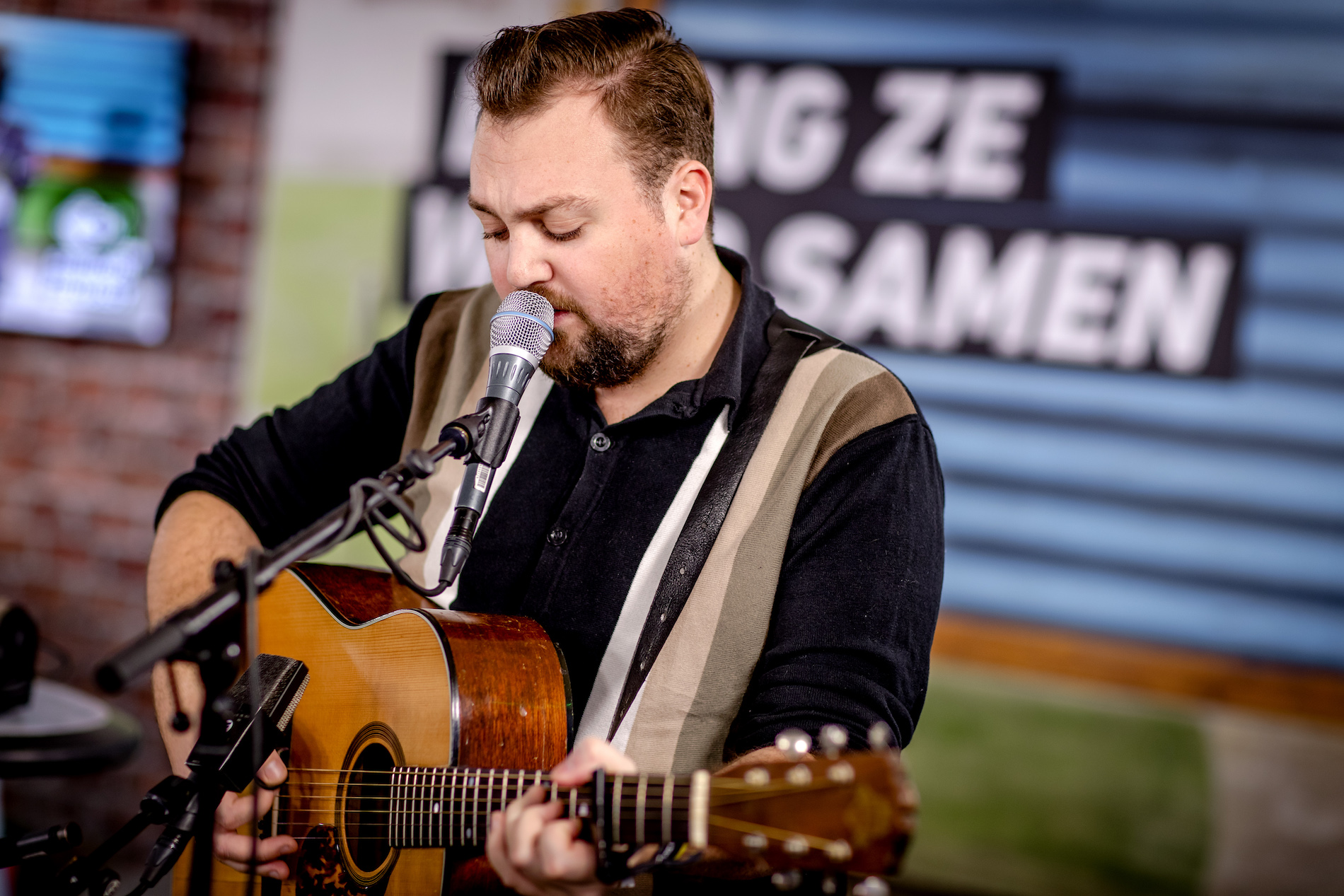 Tim Knol loopt boos weg bij Giel Beelen
