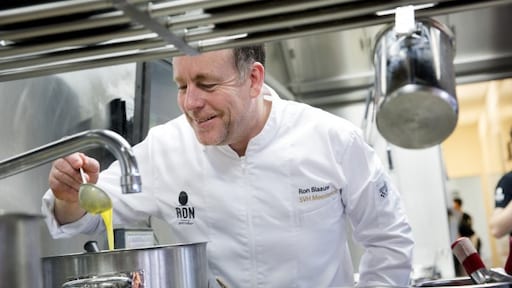 Personeelstekort horeca dwingt topkok Blaauw opleiding te starten
