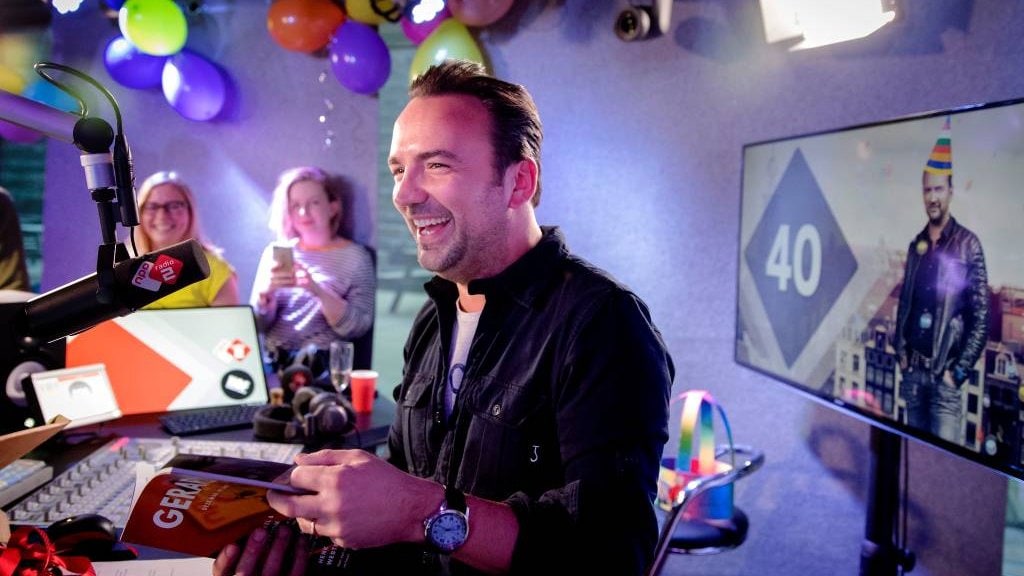 Gerard Ekdom viert verjaardag met luisteraars