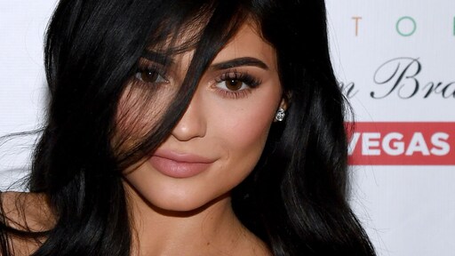 Kylie Jenner onthult haar strakke lijf na de bevalling