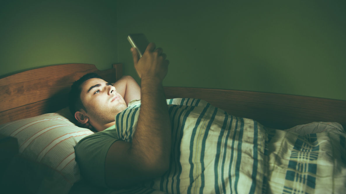 Beter slapen door slaap-apps? 'Ze verstoren juist de nachtrust'