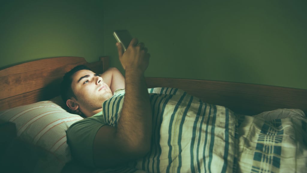 Beter slapen door slaap-apps? 'Ze verstoren juist de nachtrust'