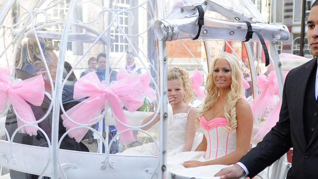 Trouwjurk Barbie staat op Marktplaats