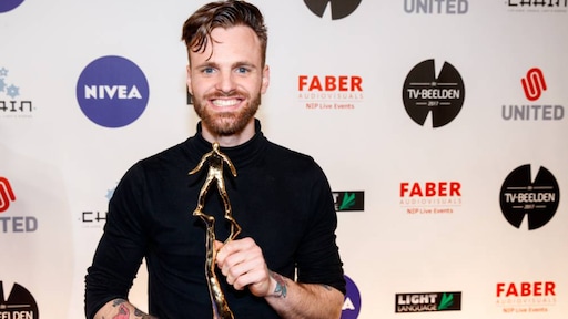 Tim Hofman maakt 'bejaardenversie' van #BOOS