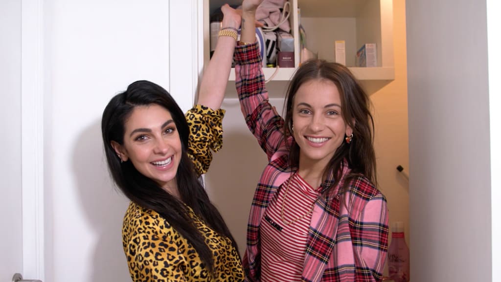 Anna Nooshin past te korte jurkjes