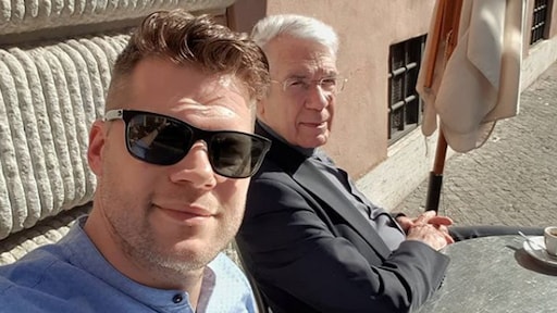 Hoe kan de vader van Coen Swijnenberg priester zijn?