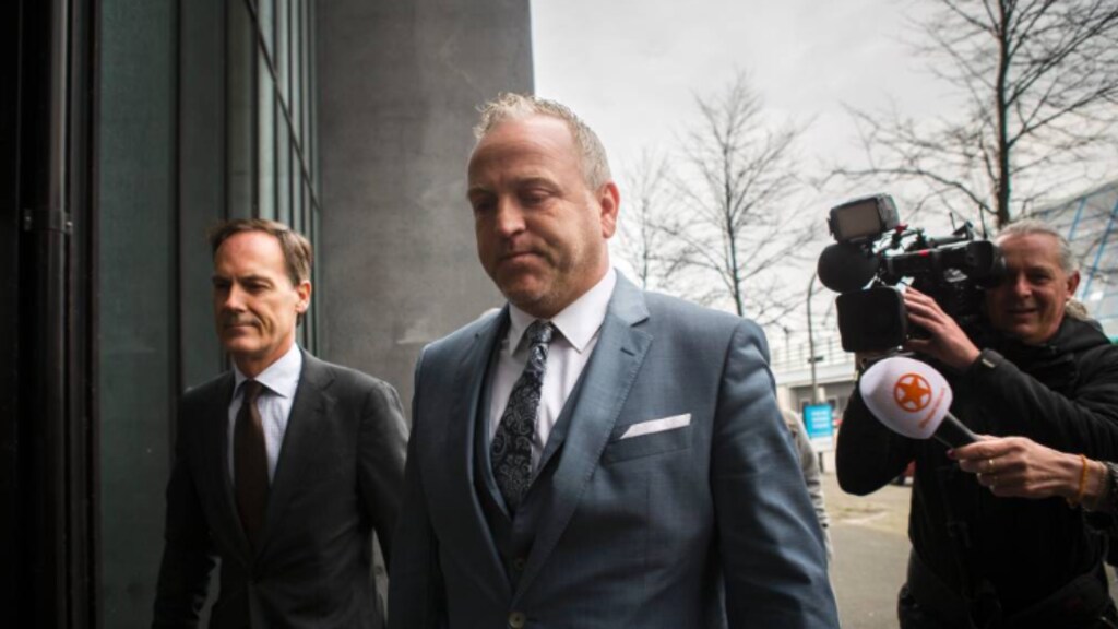 Gordon: 'armoe om hier te moeten zitten'