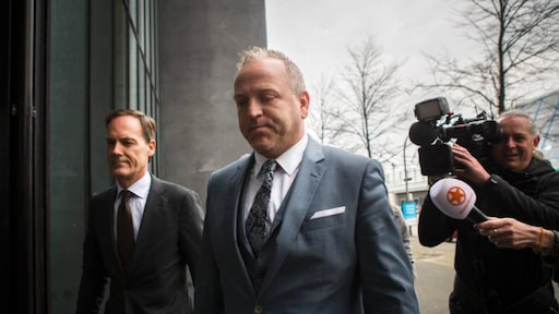 Gordon: 'armoe om hier te moeten zitten'