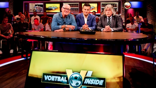 Johan Derksen uitgelachen door eigen cameraman