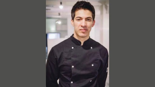 Statushouder Salim heeft nu al eigen restaurant: 'Hard werken wordt beloond'