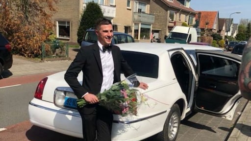 Johan haalt zijn liefje op uit Utopia