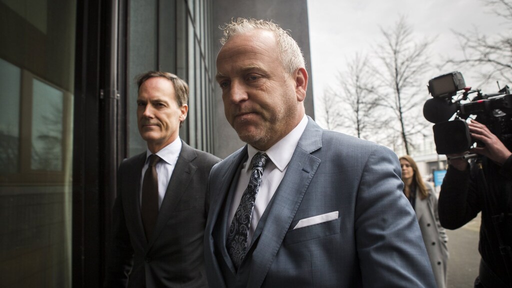 Tientallen intieme appjes Gordon op straat