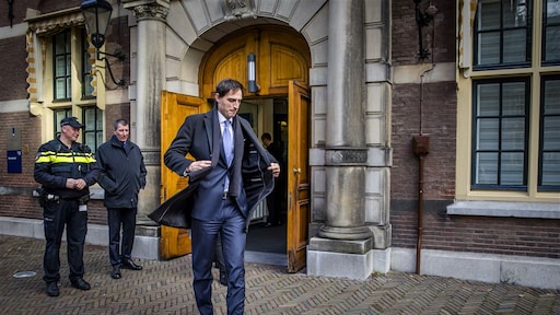 Hoekstra: overschot van 11 miljard niet direct terug naar burger