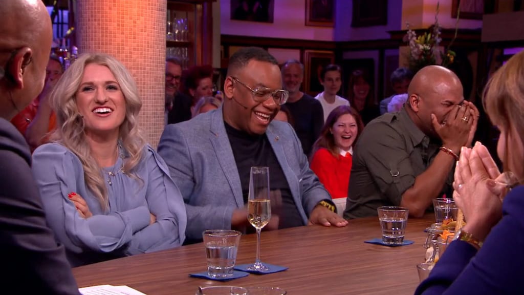 Britt Dekker doet hi-la-risch verslag van Koningsdag