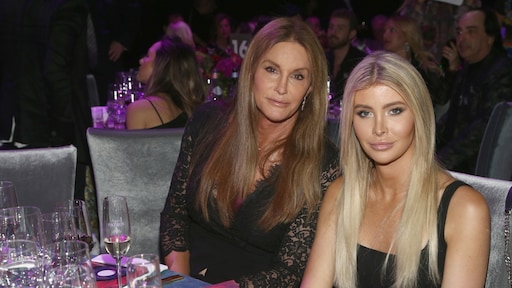 Caitlyn Jenner trouwt met bijna 50 jaar jonger meisje