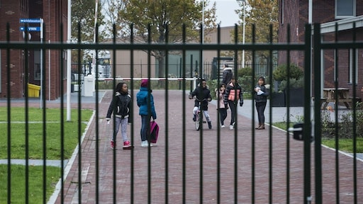 Dit jaar ruim 70.000 asielzoekers naar Nederland, instroom kost miljarden extra