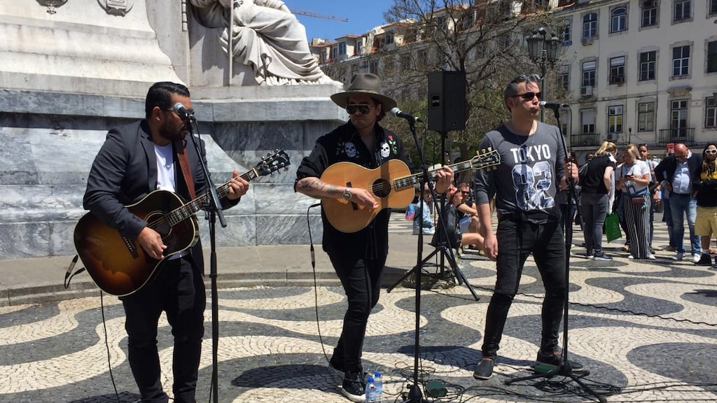 Waylon live op straat in Lissabon