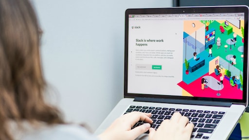 Bang dat je baas meeleest op Slack? Deze plugin voorkomt dat