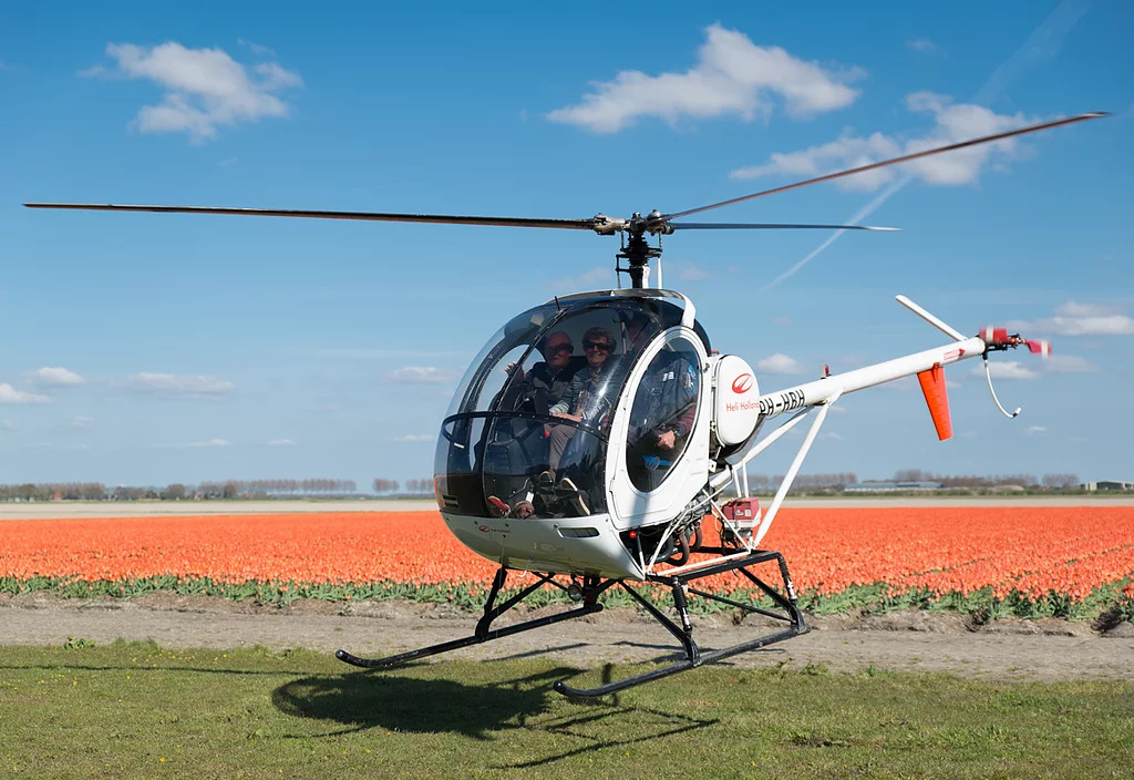 Selfievelden en helikoptervluchten: in Creil maken ze van tulpen een spektakel