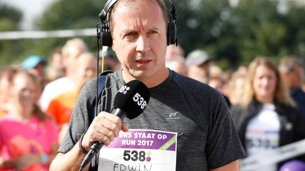 Edwin Evers trekt zijn hardloopschoenen aan voor het goede doel