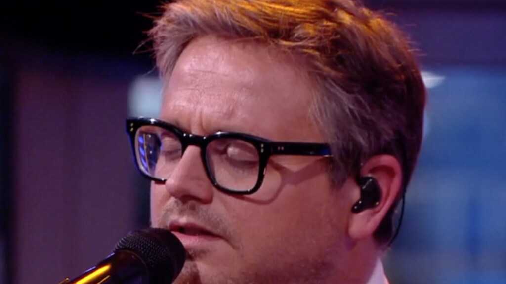 Guus Meeuwis zorgt voor brok in je keel met Toen Ik Je Zag | RTL