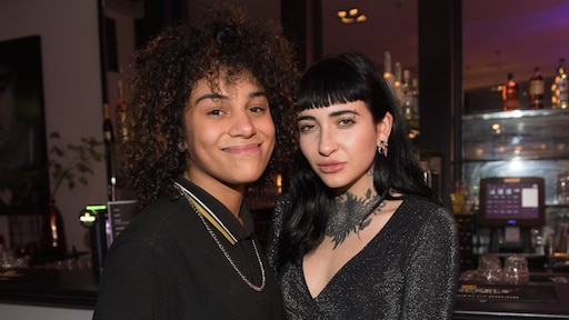 Christina Curry kickt op vrouwen in voetbalshorts