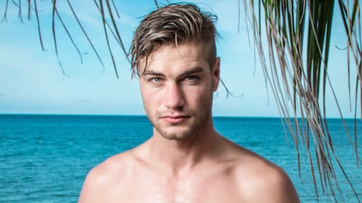 Joshua maakt zich klaar voor Adam Zkt. Eva VIPS