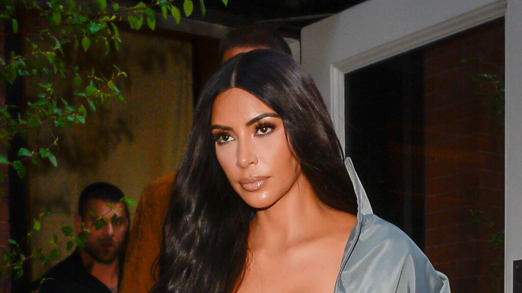 ZIEN: Kim Kardashian ondergaat transformatie