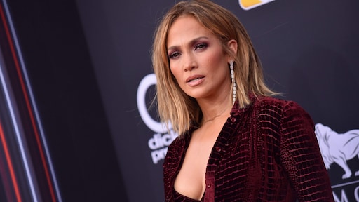 Jennifer Lopez viert vijftigste verjaardag op grootste wijze
