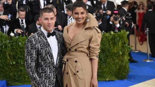 'Nick Jonas is verloofd na 2 maanden daten'