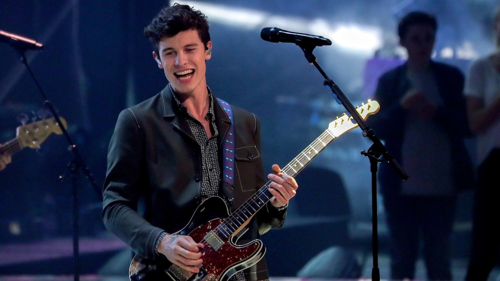 Shawn Mendes komt binnen op 1 in albumlijst