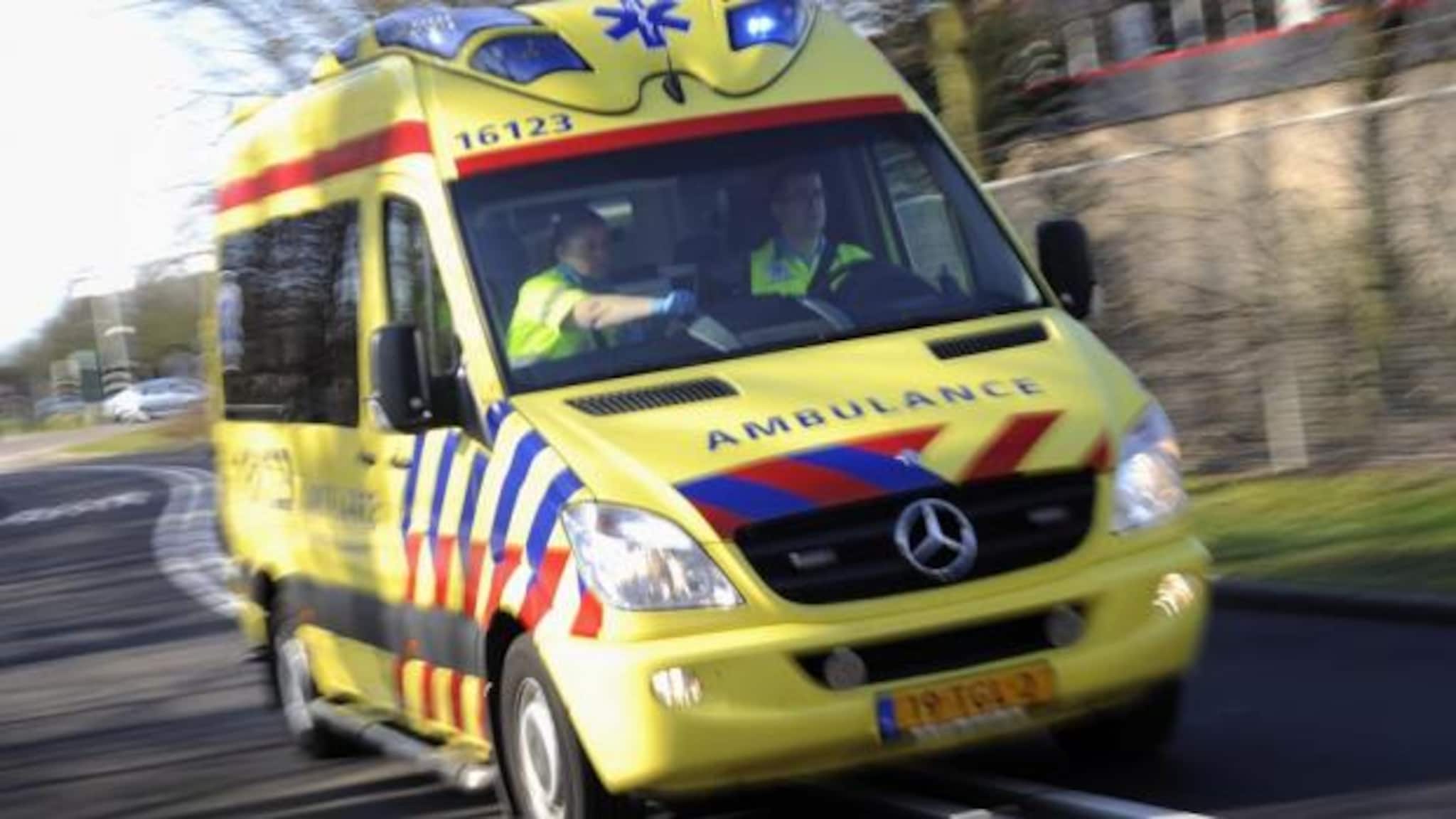 Hulpdiensten maken misbruik van zwaailichten en sirenes' | Het Hulpdiensten maken misbruik van zwaailichten en sirenes' | Het