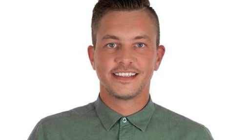 Vrouwelijke Utopianen vallen voor sexy Mike