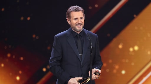 Liam Neeson bewijst 7x dat hij een held is