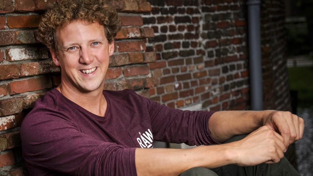 Jochem Myjer poseert bij dubbelganger in Kunsthal