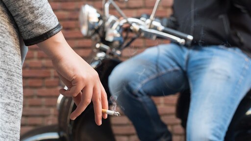 'Zorg dat zware rokers ook een behandeling kunnen krijgen in verslavingskliniek'