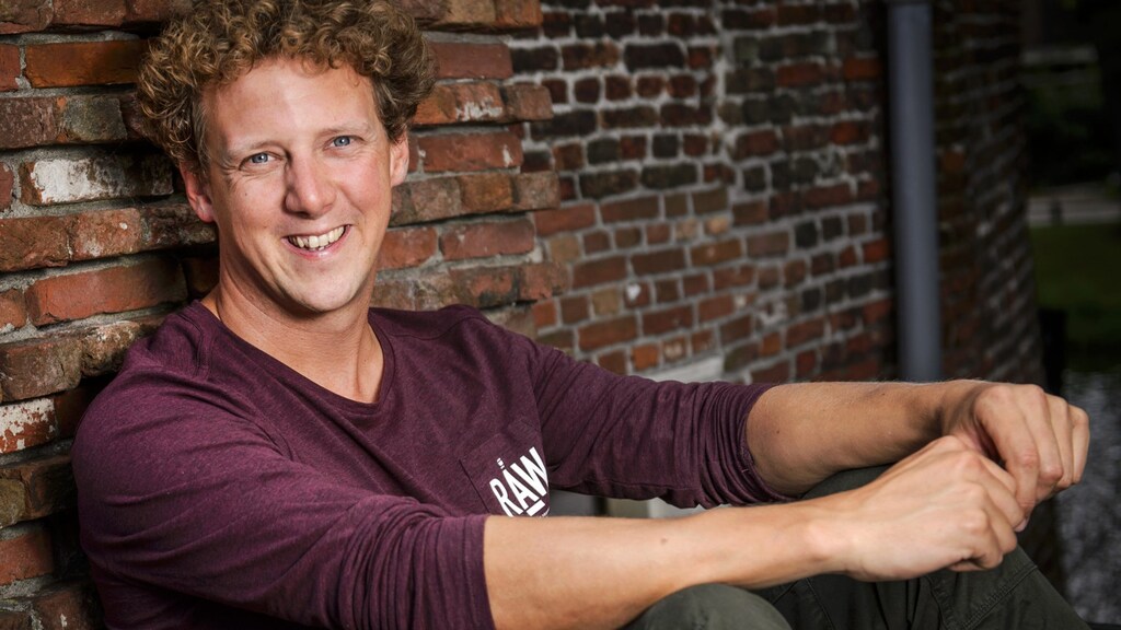 Jochem Myjer in race voor Poelifinario