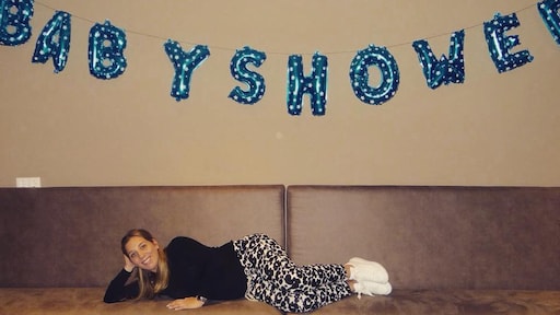 Kim heeft postnatale depressie: 'Ik wilde mijn baby van tafel gooien'