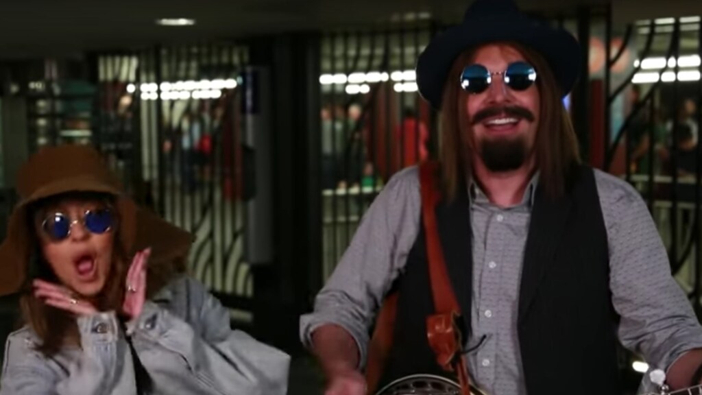 Christina Aguilera verrast reizigers in een metrostation