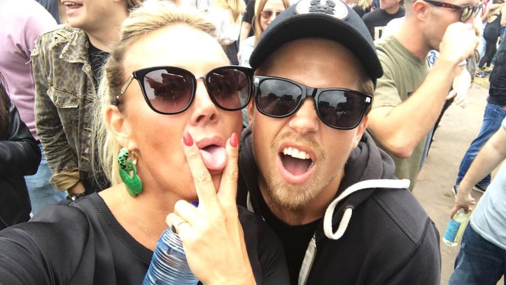 Hazes en liefje Monique hebben iets groots te vieren