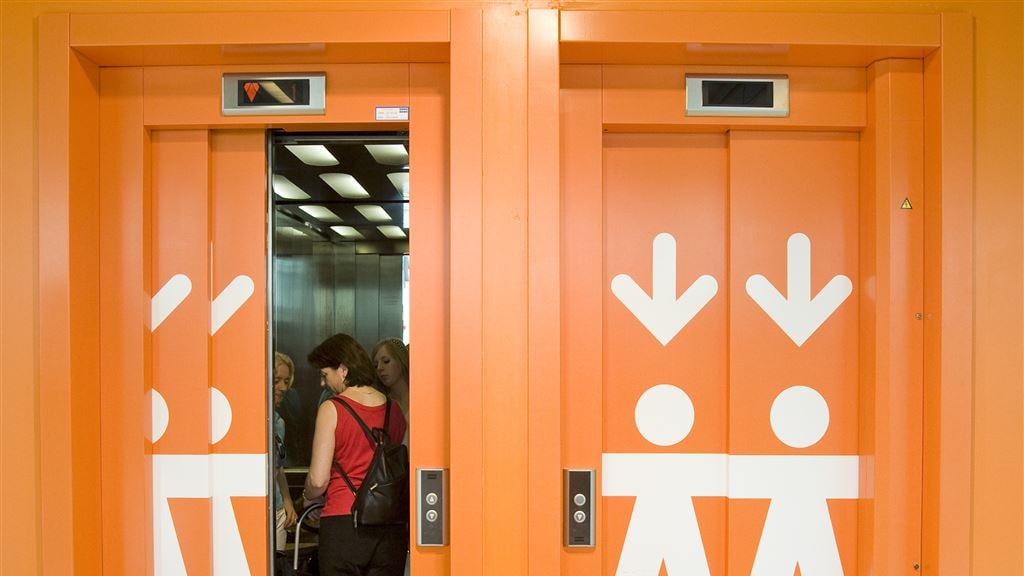 Werknemer ontslagen en uit huis gezet na seks op de werkvloer